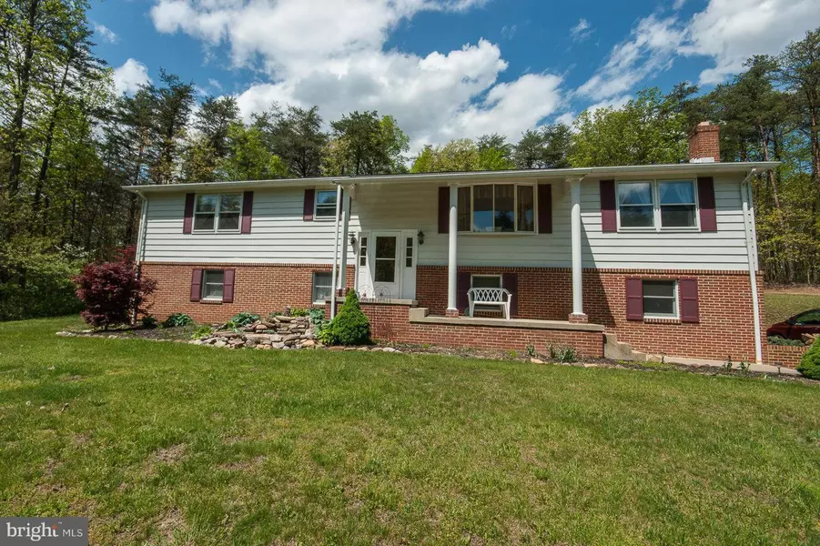 66 FERN PLACE LN, Berkeley Springs, WV 25411