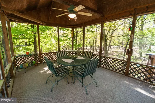 Great Cacapon, WV 25422,978 SIDELING MOUNTAIN TRAIL