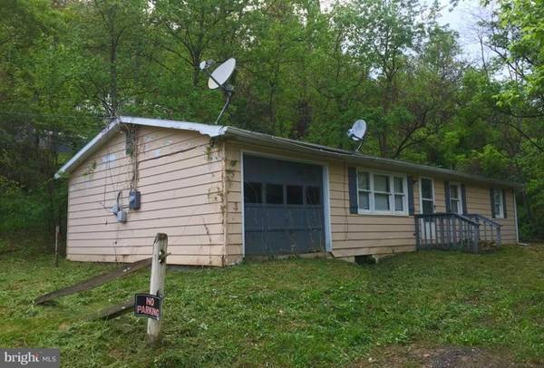 208 JOHN ST, Berkeley Springs, WV 25411