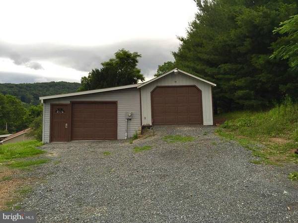 16 CAROLINA LANE, Berkeley Springs, WV 25411