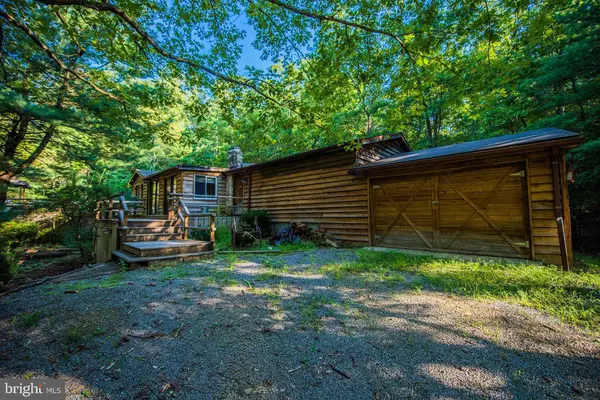 18 DETOUR RD., Great Cacapon, WV 25422