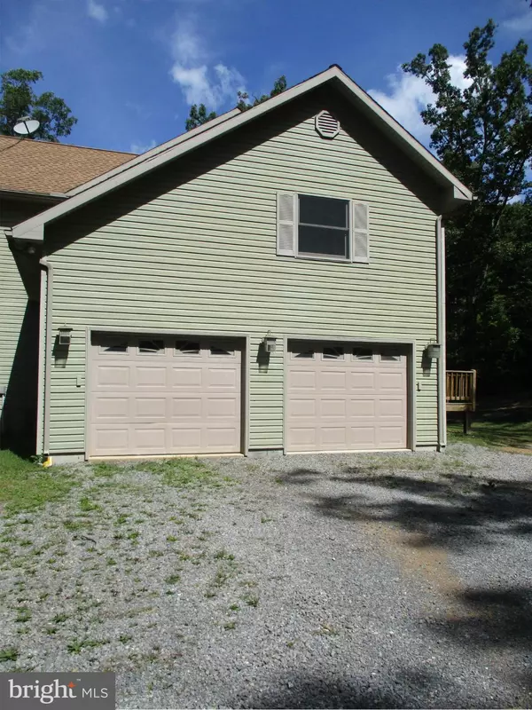 Berkeley Springs, WV 25411,400 CEDAR RIDGE DR