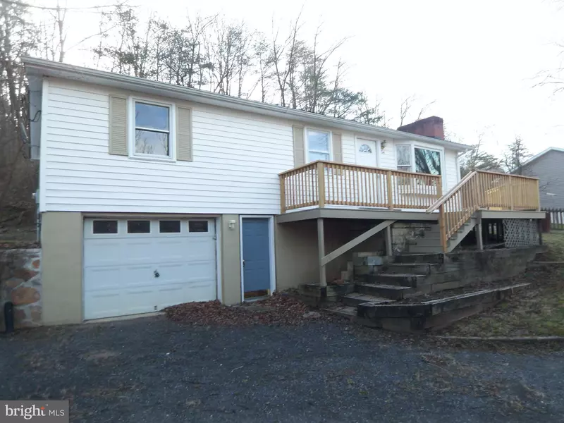 34 JUNIPER AVENUE, Berkeley Springs, WV 25411