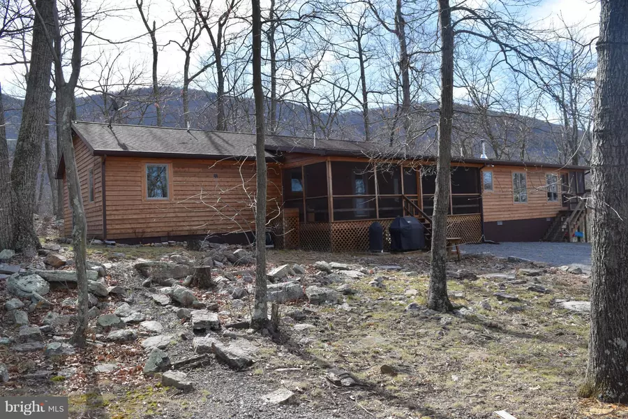 165 SKYLARK LN, Great Cacapon, WV 25422