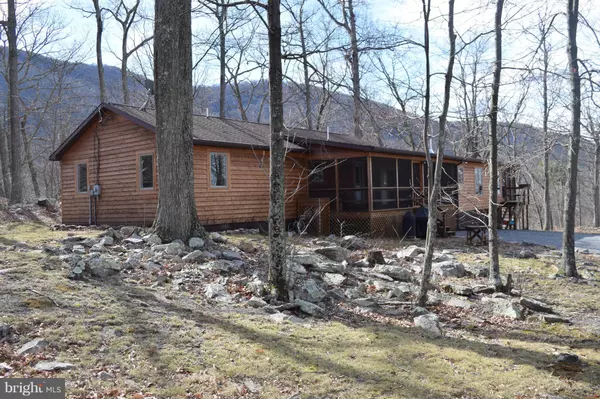 Great Cacapon, WV 25422,165 SKYLARK LN