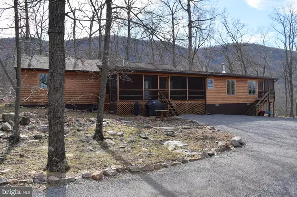 Great Cacapon, WV 25422,165 SKYLARK LN