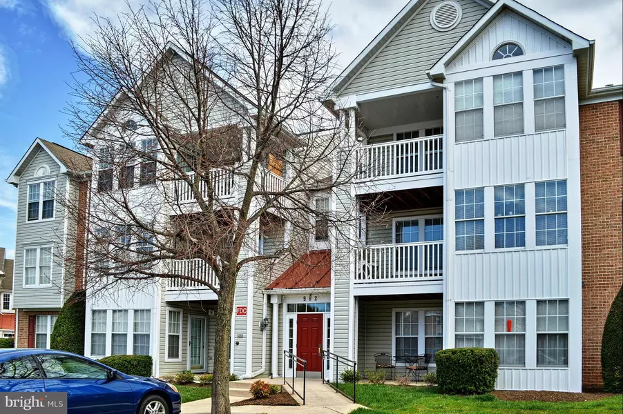 902 BLUELEAF CT #8  1B, Frederick, MD 21701