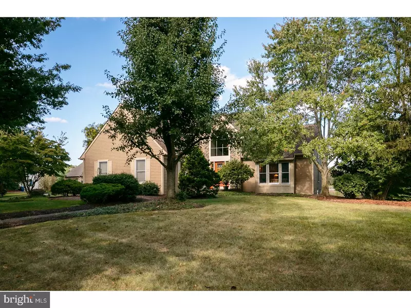 8 PERIWINKLE DR, Mount Laurel, NJ 08054