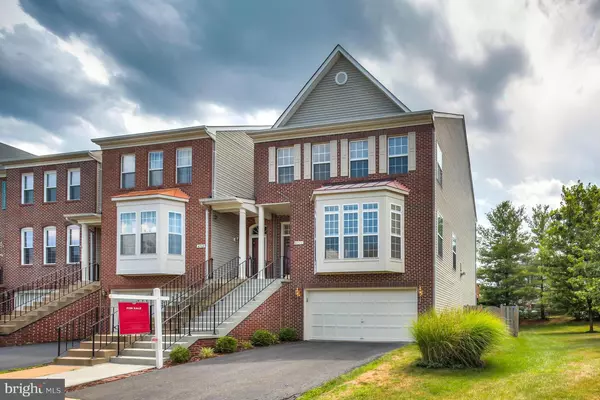 4711 GREAT HERON CIR, Fairfax, VA 22033