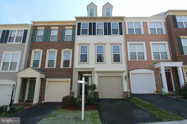 8106 DOVE COTTAGE CT, Lorton, VA 22079