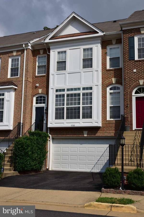 5726 GOVERNORS POND CIR, Alexandria, VA 22310