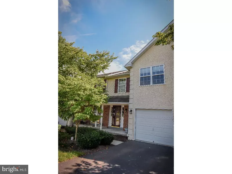 1042 ALMOND DR, Phoenixville, PA 19460