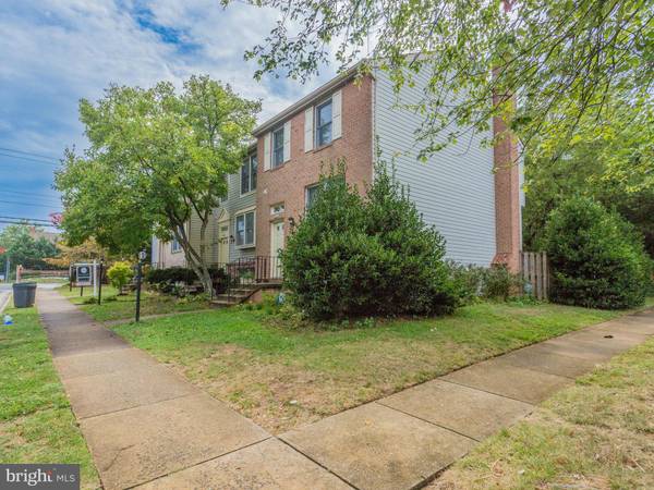 5853 CHRYSANTHEMUM DR, Alexandria, VA 22310