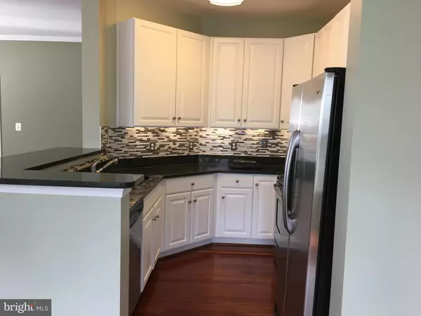 Alexandria, VA 22312,6476 CHEYENNE DR #201