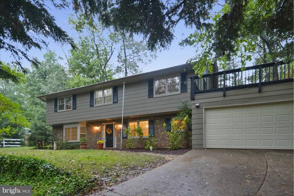 1612 SHERWOOD HALL LN, Alexandria, VA 22306