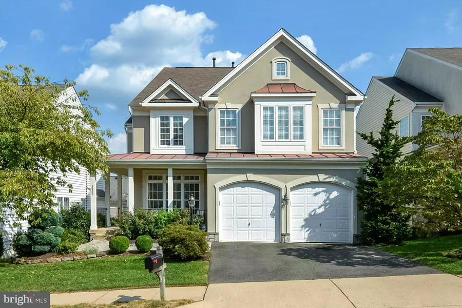 5807 GOVERNORS VIEW LN, Alexandria, VA 22310