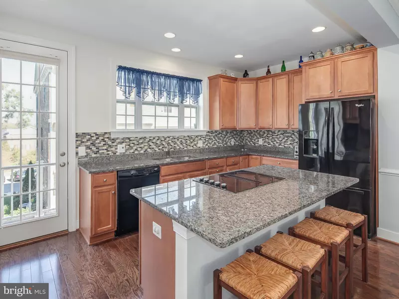 2093 LAURA MEWS PL, Alexandria, VA 22303