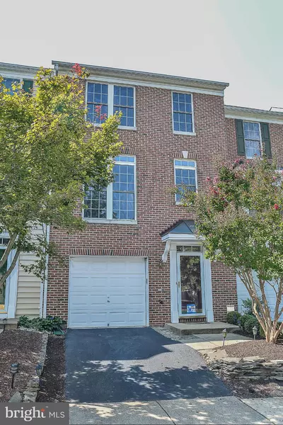 4122 FAIRFAX CENTER CREEK DR, Fairfax, VA 22030