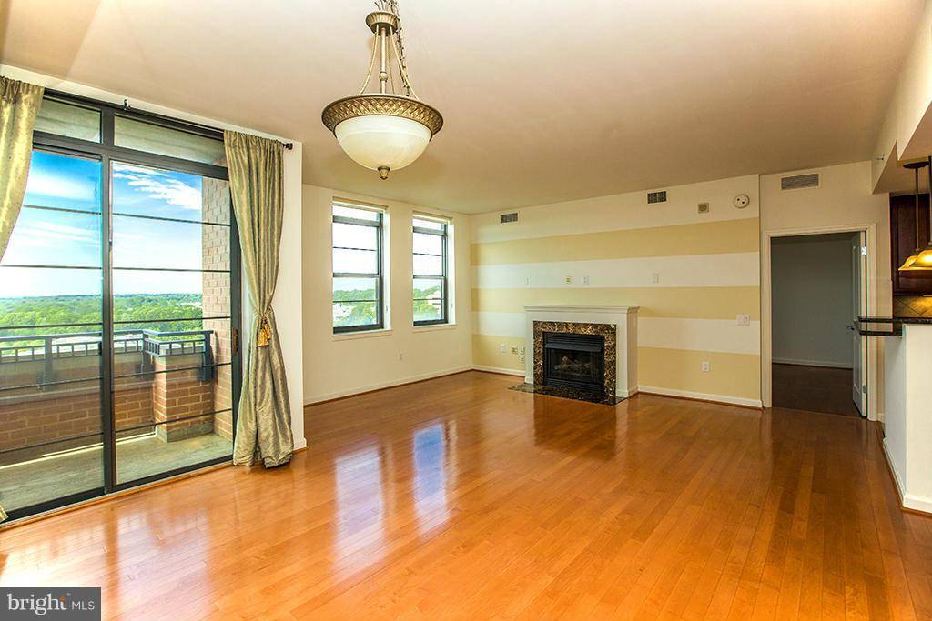 Reston, VA 20190,1830 FOUNTAIN DR #1003