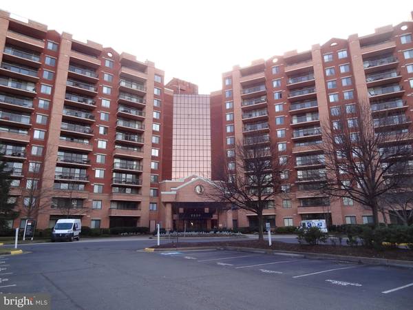 2230 GEORGE C MARSHALL DR #823, Falls Church, VA 22043