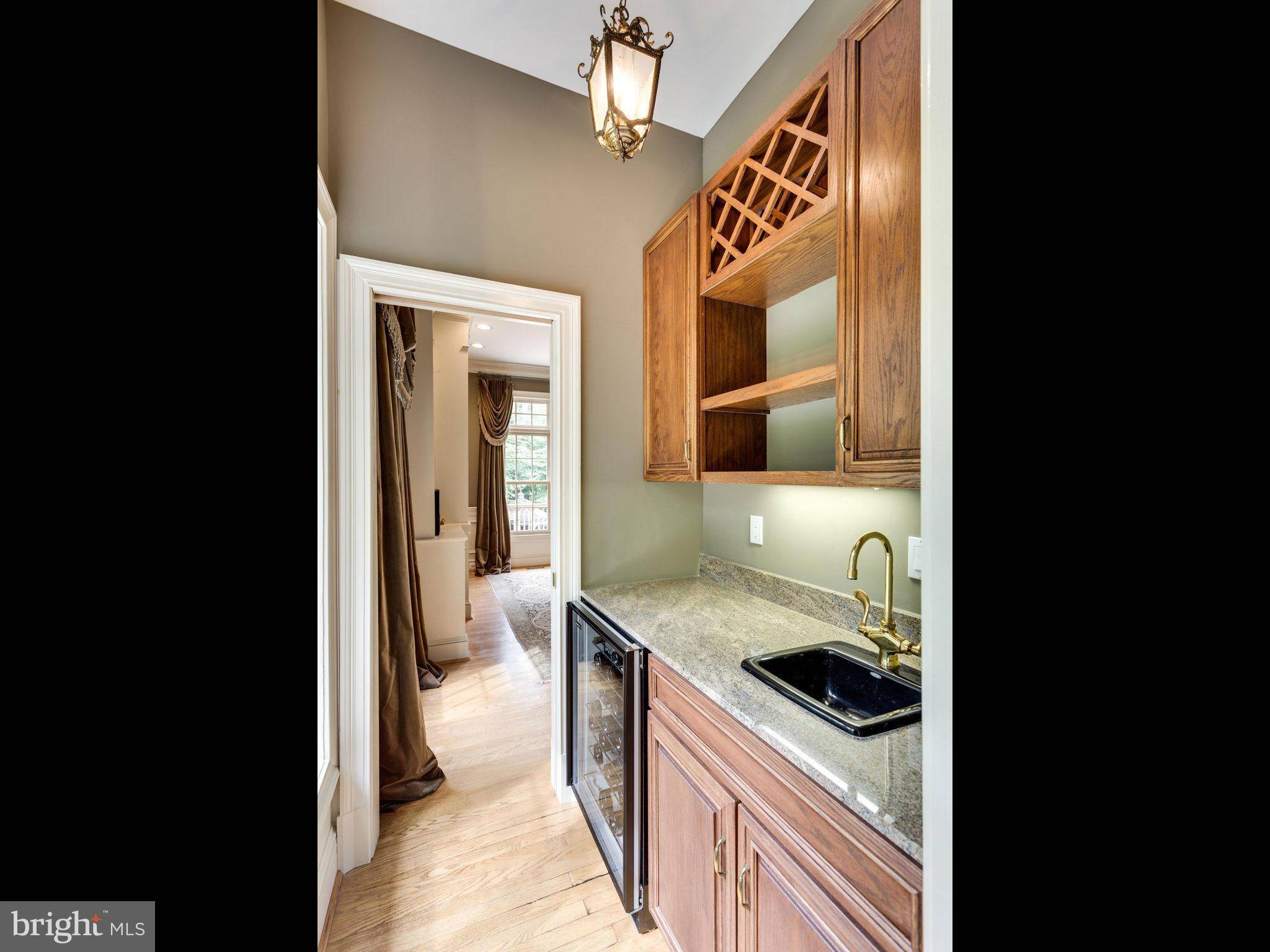 Oakton, VA 22124,2988 WESTHURST LN