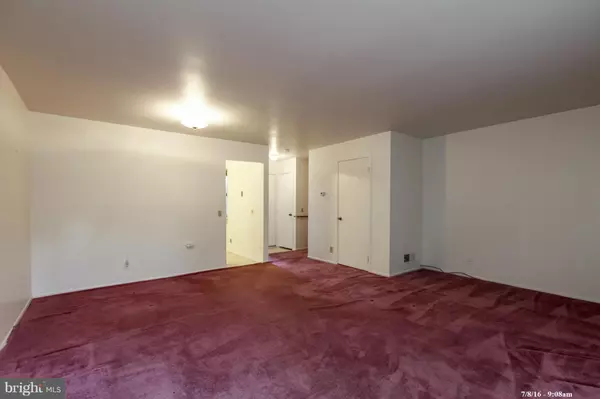 Vienna, VA 22181,2738 GLENGYLE DR #2