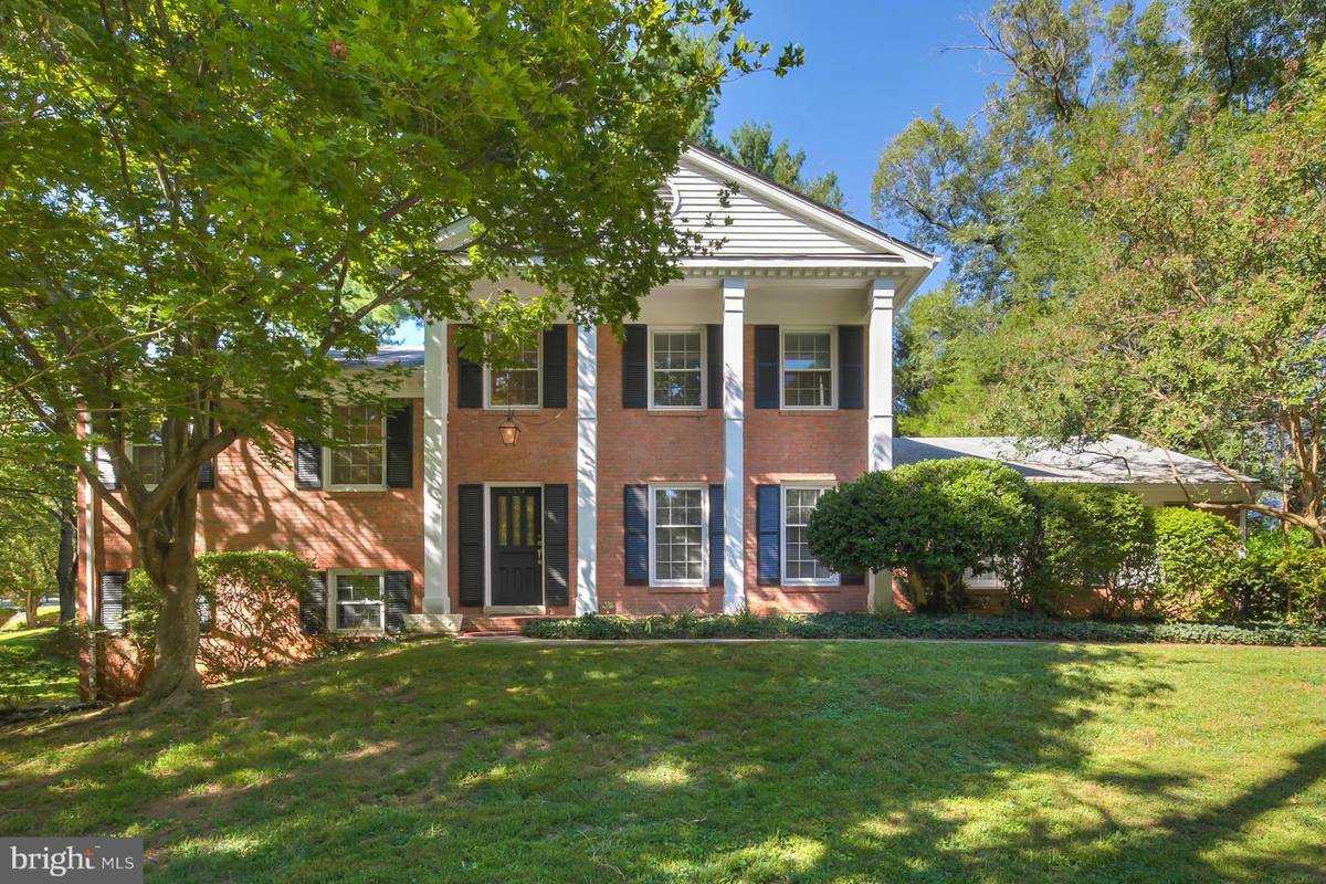 Annandale, VA 22003,8534 ARDFOUR LN