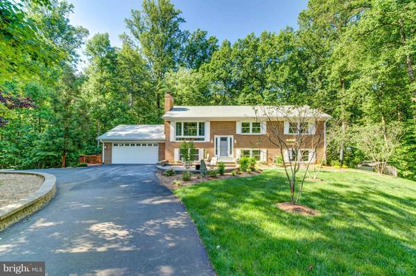 12046 HICKORY HILLS CT, Oakton, VA 22124