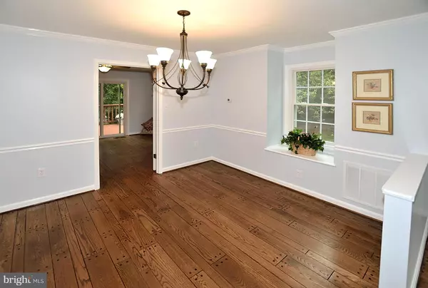 Falls Church, VA 22043,6851 WILLIAMSBURG POND CT
