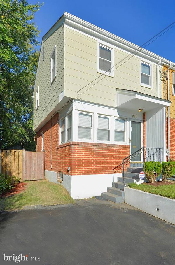 6954 WESTHAMPTON DR, Alexandria, VA 22307