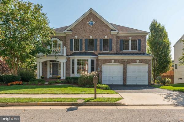 8651 HILLSIDE MANOR DR, Springfield, VA 22152