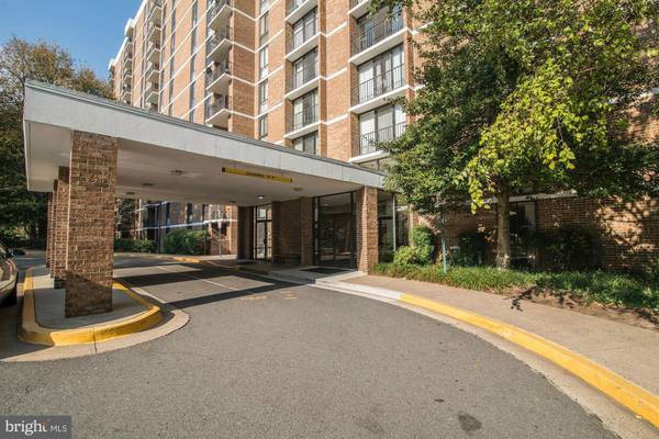 2311 PIMMIT DR #215, Falls Church, VA 22043