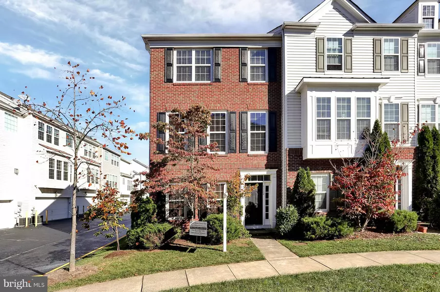 5112 VILLAGE FOUNTAIN PL, Centreville, VA 20120