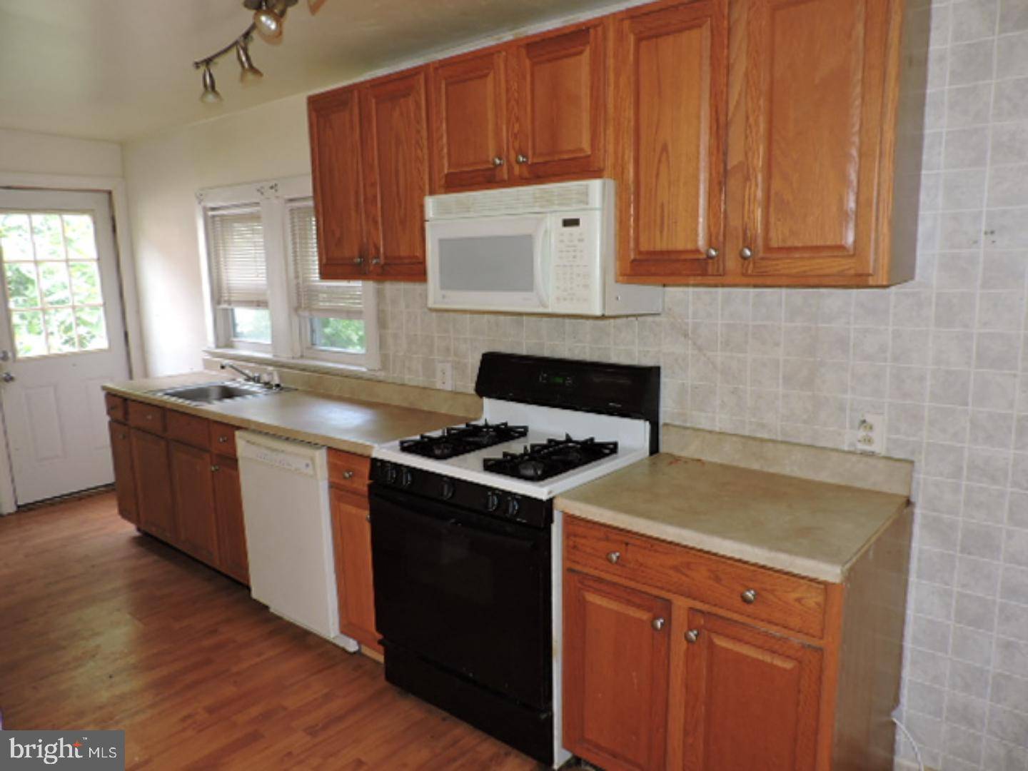 Ewing, NJ 08638,121 WOODLAND AVE