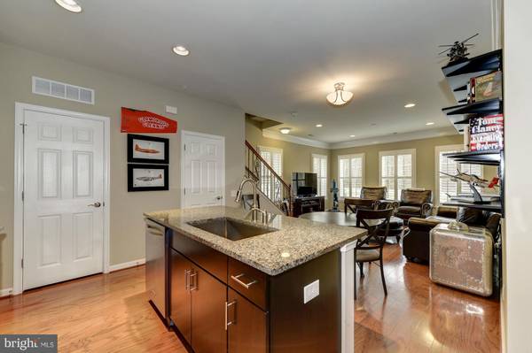 Fairfax, VA 22031,3002 RITTENHOUSE CIR #25