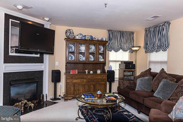 Reston, VA 20191,11918 BRETON CT #1B