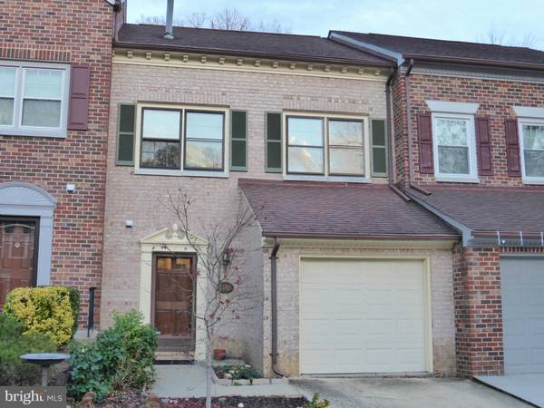 5885 WOODFIELD ESTATES DR, Alexandria, VA 22310