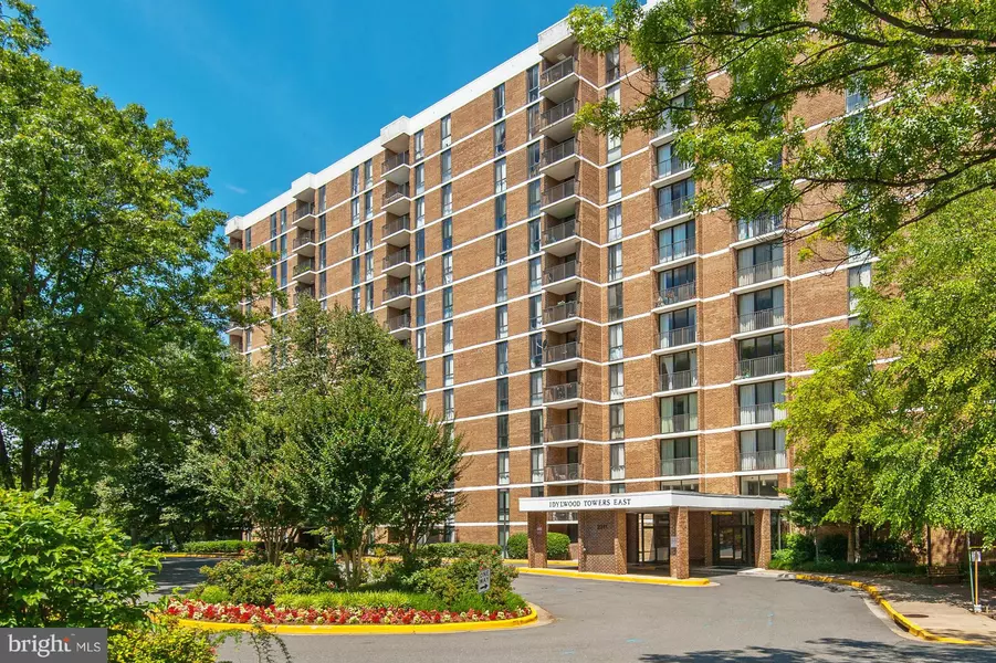 2311 PIMMIT DR #1016, Falls Church, VA 22043