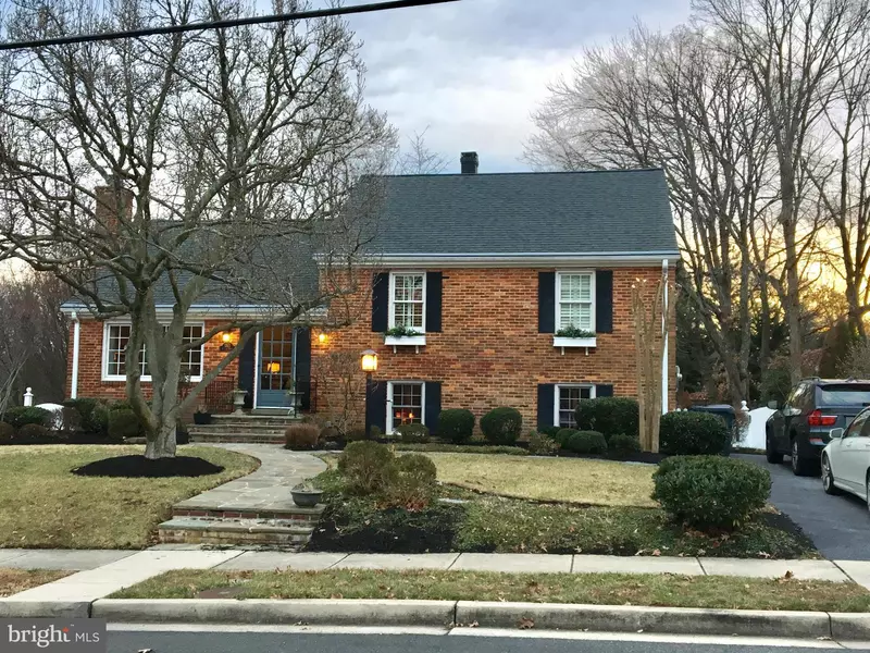 1703 ROLLINS DR, Alexandria, VA 22307