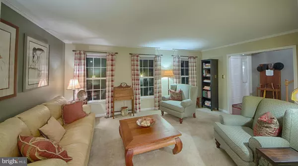 Fairfax Station, VA 22039,8057 OAK CREST LN