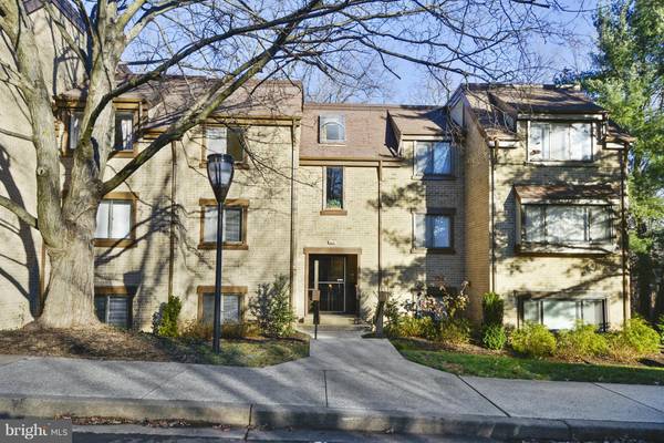 1637 PARKCREST CIR #100, Reston, VA 20190