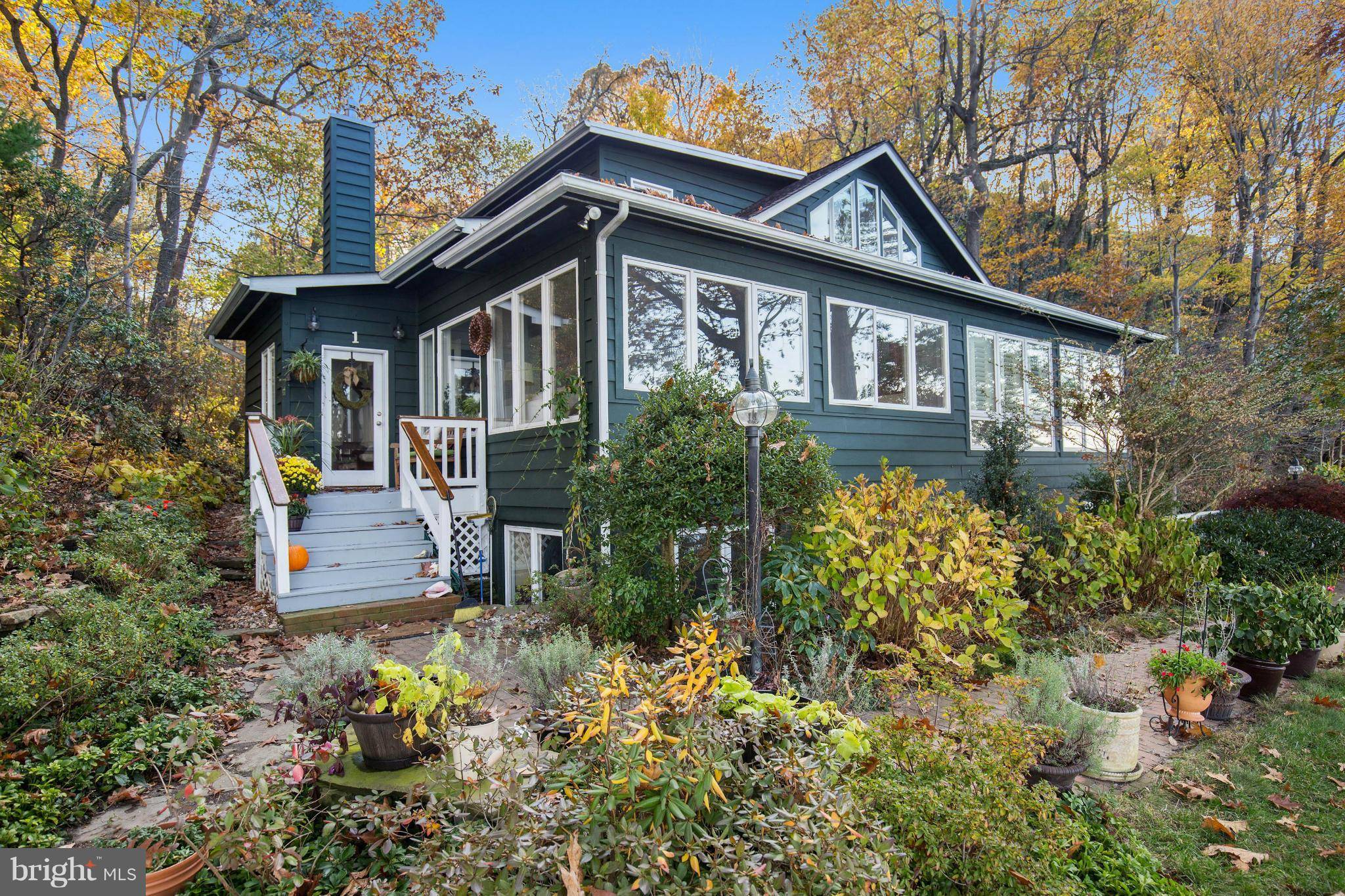 1 BEACH DR, Annapolis, MD 21405