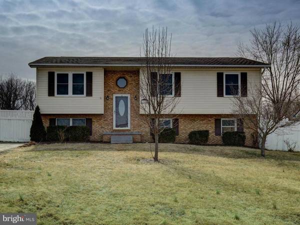 215 SOMERSET DR, Stephens City, VA 22655