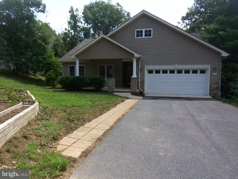 611 LAKEVIEW DR, Cross Junction, VA 22625