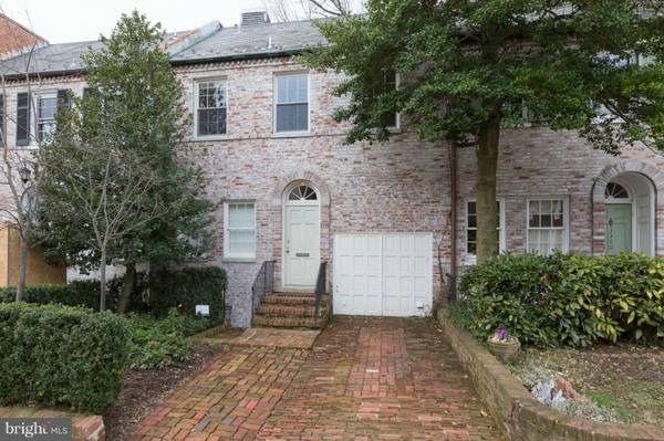 3338 DENT PL NW, Washington, DC 20007