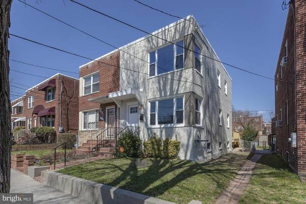 564 NICHOLSON ST NE, Washington, DC 20011