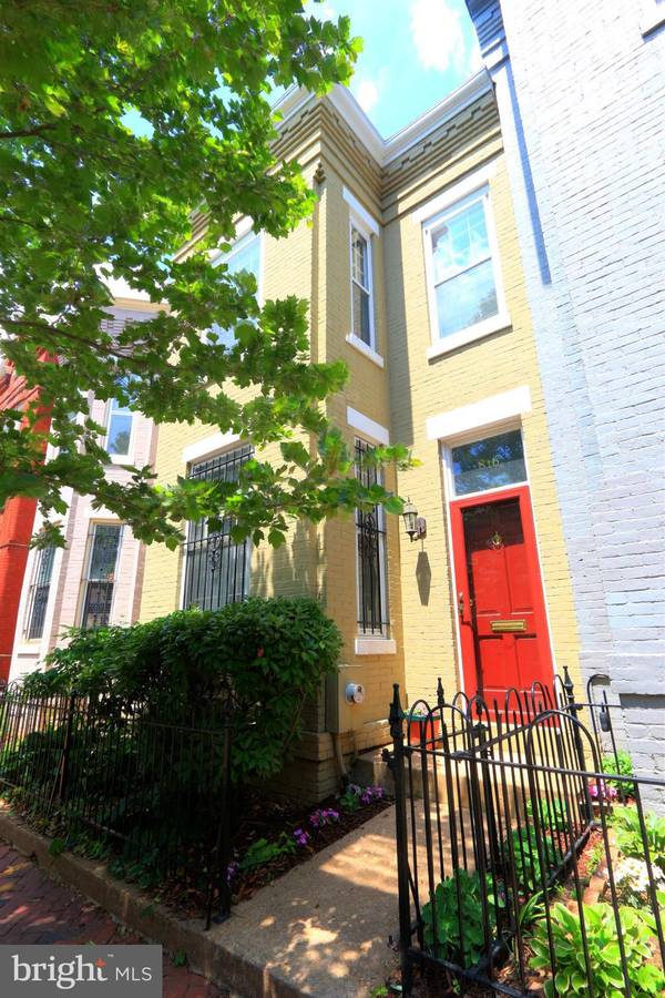 816 D ST NE, Washington, DC 20002