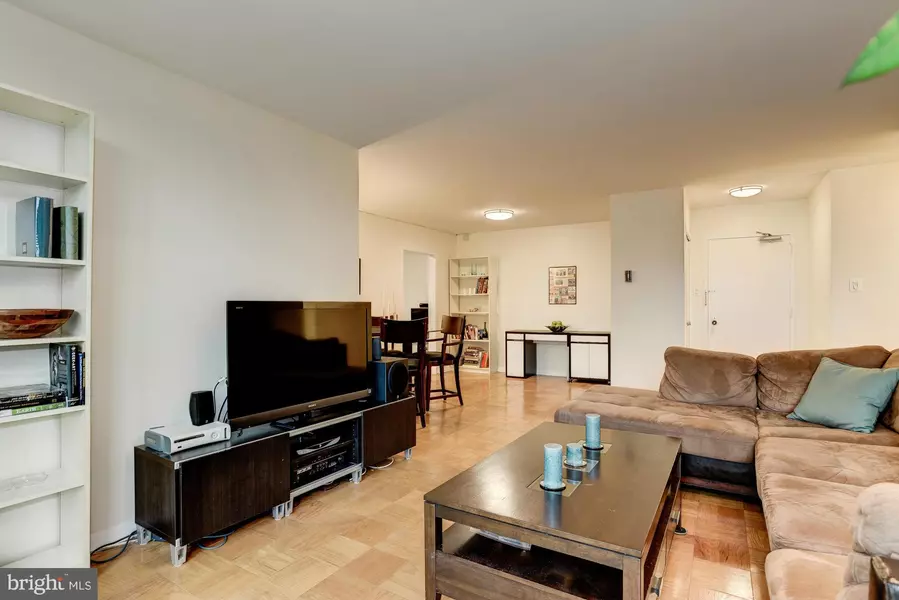 3001 VEAZEY TER NW #606, Washington, DC 20008