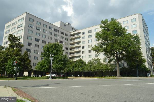 2475 VIRGINIA AVE NW #906, Washington, DC 20037