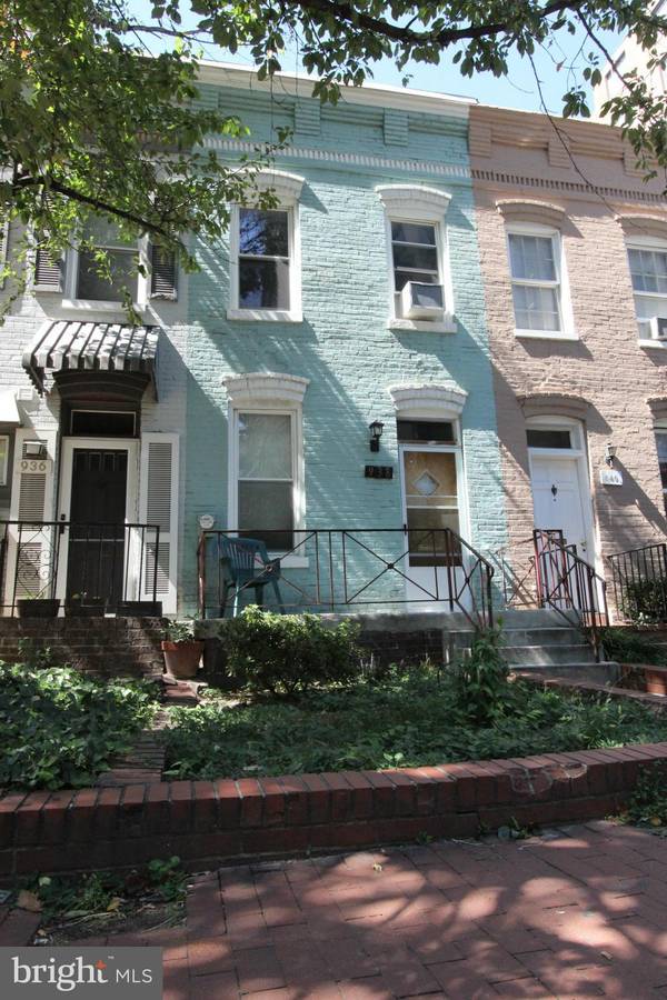 938 24TH ST NW, Washington, DC 20037